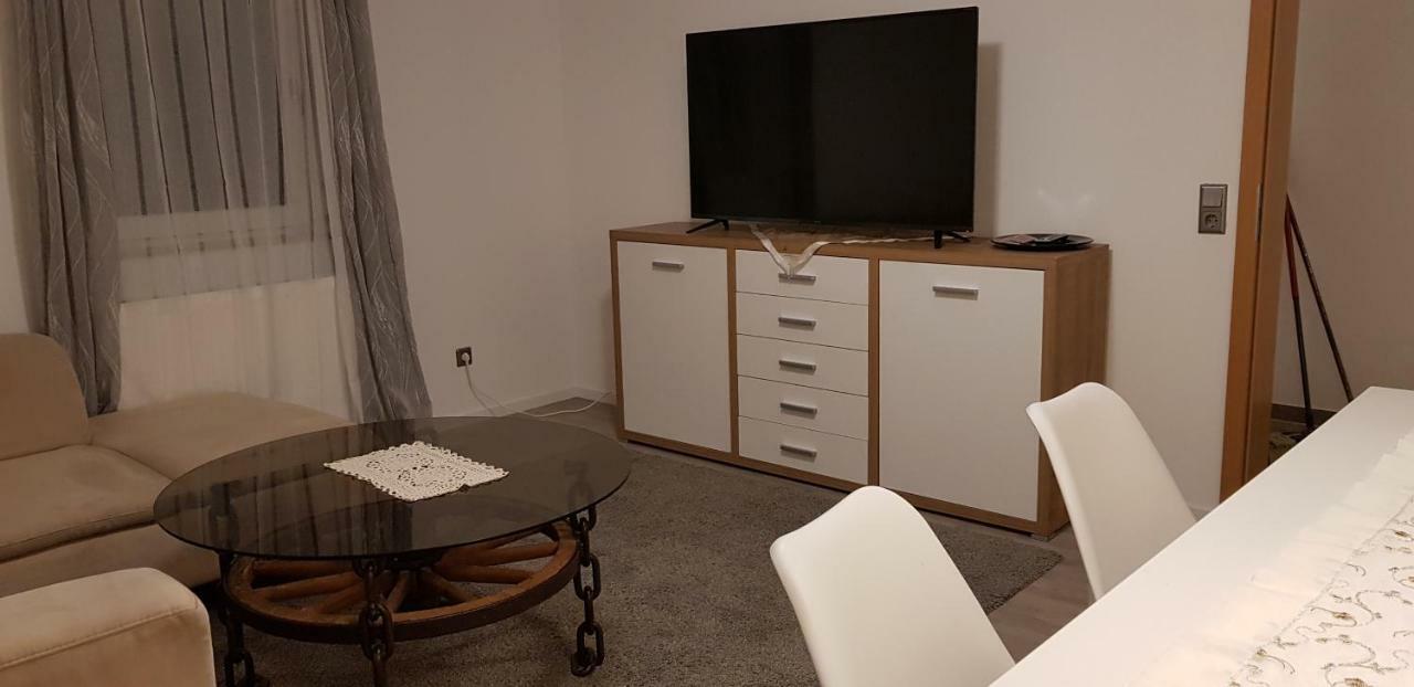 Outletcity Ferienwohnung Apartment 2 เมทซิงเงน ภายนอก รูปภาพ