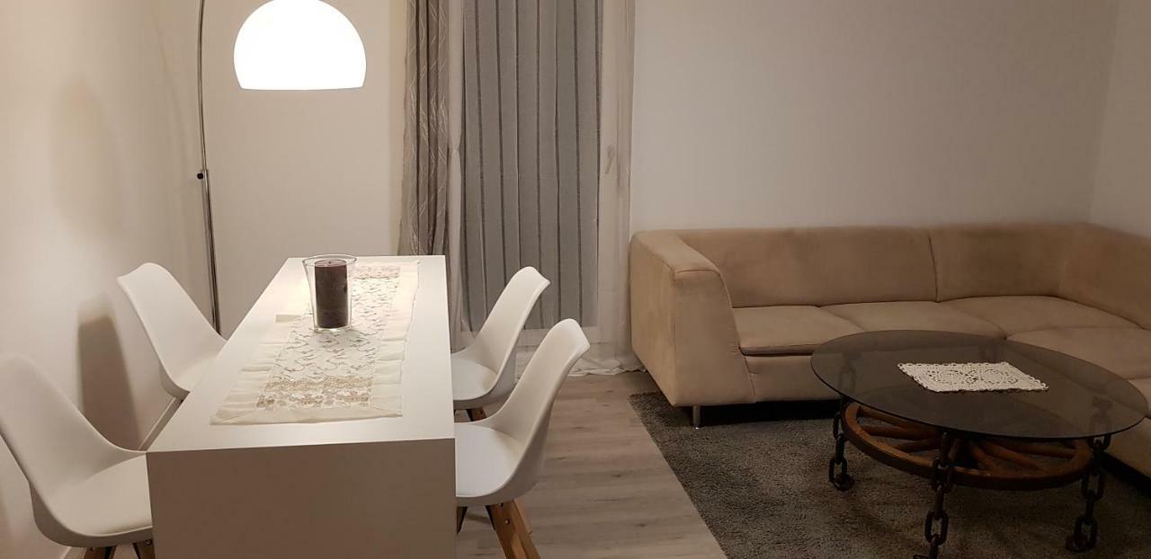 Outletcity Ferienwohnung Apartment 2 เมทซิงเงน ภายนอก รูปภาพ