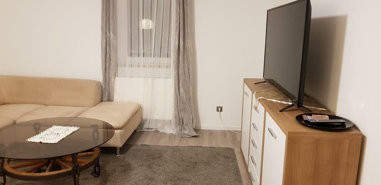 Outletcity Ferienwohnung Apartment 2 เมทซิงเงน ภายนอก รูปภาพ