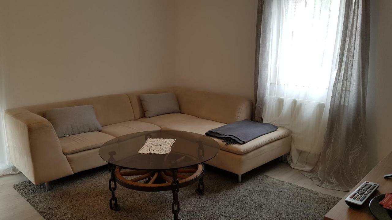 Outletcity Ferienwohnung Apartment 2 เมทซิงเงน ภายนอก รูปภาพ
