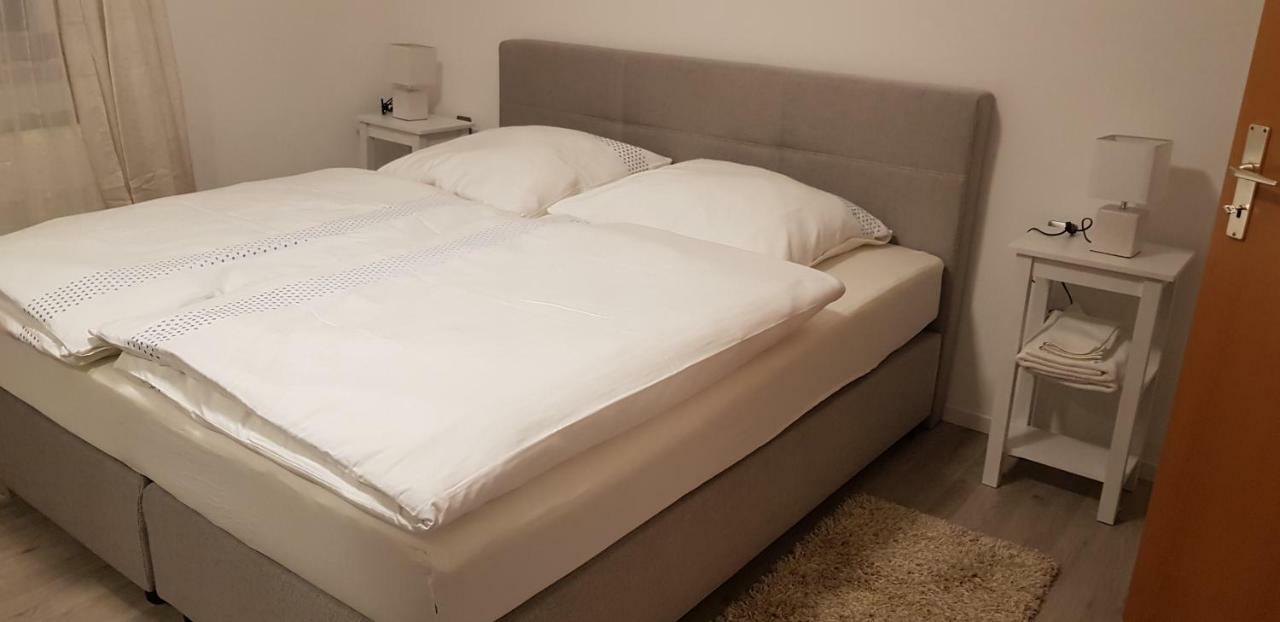 Outletcity Ferienwohnung Apartment 2 เมทซิงเงน ภายนอก รูปภาพ