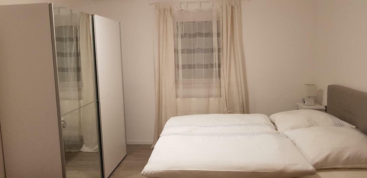 Outletcity Ferienwohnung Apartment 2 เมทซิงเงน ภายนอก รูปภาพ