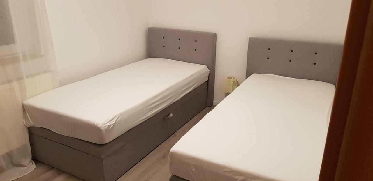 Outletcity Ferienwohnung Apartment 2 เมทซิงเงน ภายนอก รูปภาพ